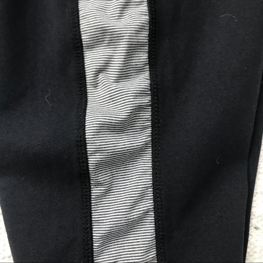 Kyodan Cropped Leggings Capri Black w/ Side‎ Stripe